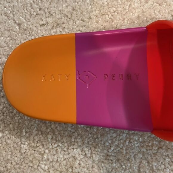 KATY PERRY SANDELS - Picture 3 of 10